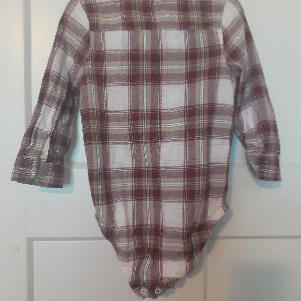 OshKosh B'gosh Red and Brown Plaid Baby Bodysuit Collar Wood Buttons 24 Months